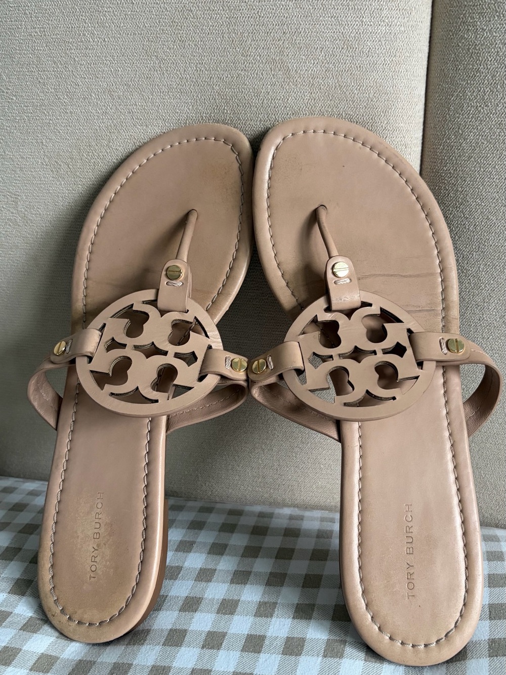 Tory Burch Miller Sandals Women’s Size 9.5 Tan Leather Gold Logo Thong